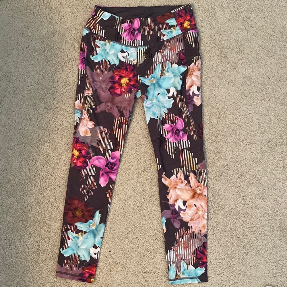 Calia by Carrie Underwood cropped leggings size Medium